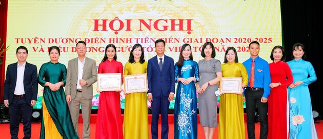 HỘI NGHỊ TUYÊN DƯƠNG ĐIỂN HÌNH TIÊN TIẾN VÀ NGƯỜI TỐT, VIỆC TỐT XÃ THIÊN LỘC NĂM 2025